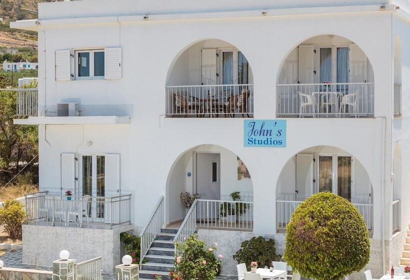 Bizas Rooms & Studios