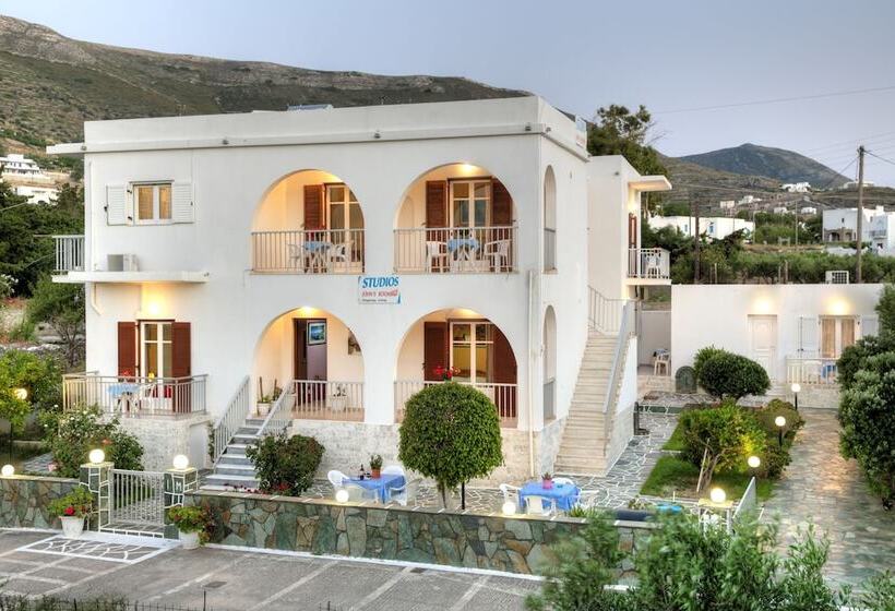 Bizas Rooms & Studios