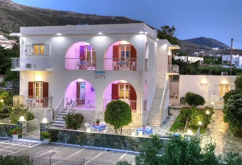 Bizas Rooms & Studios