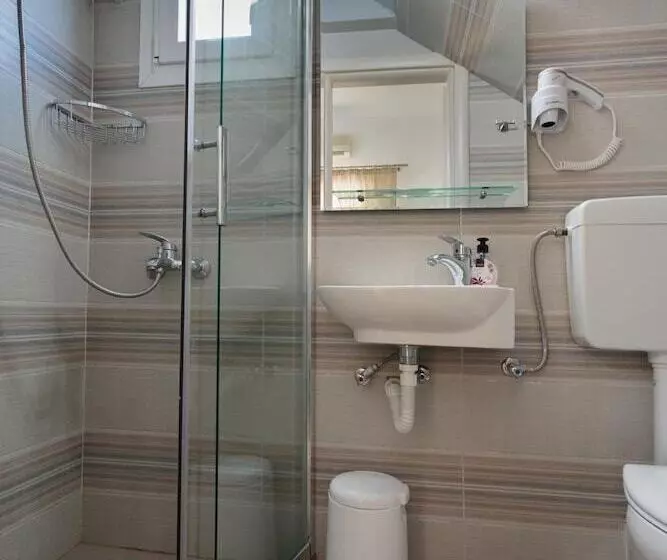 Bizas Rooms & Studios