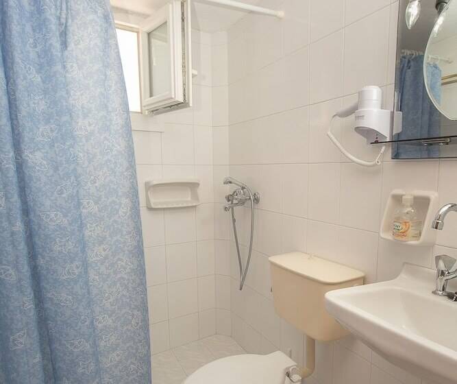 Bizas Rooms & Studios