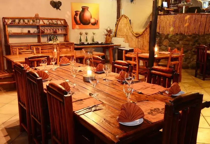 ホテル Pezulu Tree House Lodge