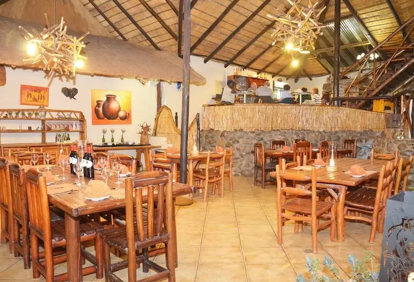 ホテル Pezulu Tree House Lodge