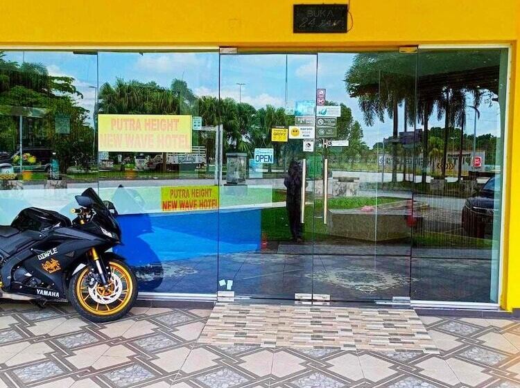 בית מלון כפרי Putra Heights New Wave