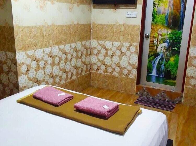 בית מלון כפרי Putra Heights New Wave