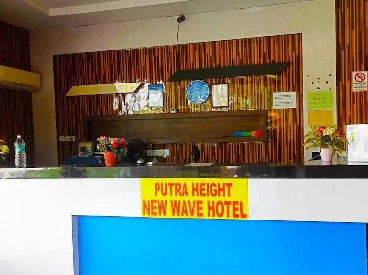 בית מלון כפרי Putra Heights New Wave