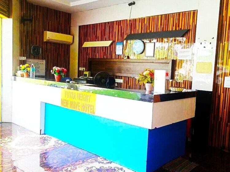 בית מלון כפרי Putra Heights New Wave