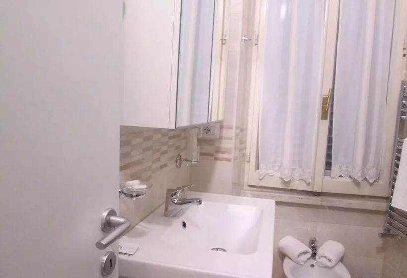 پانسیون Trevi Elegance Suite