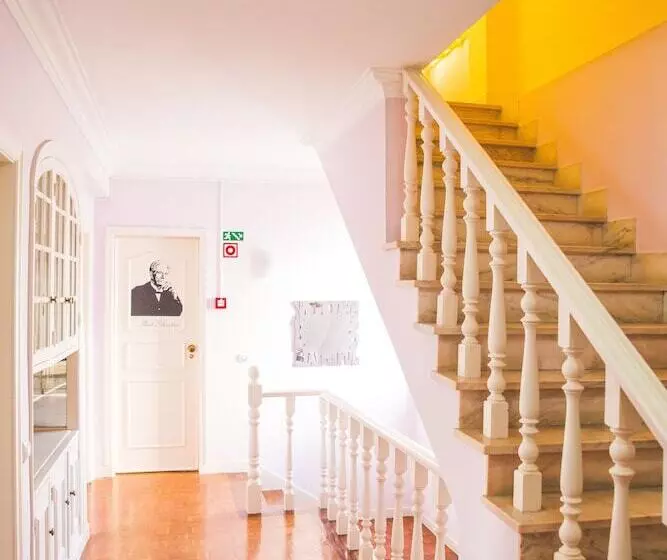Help Yourself Hostels  Carcavelos Coast