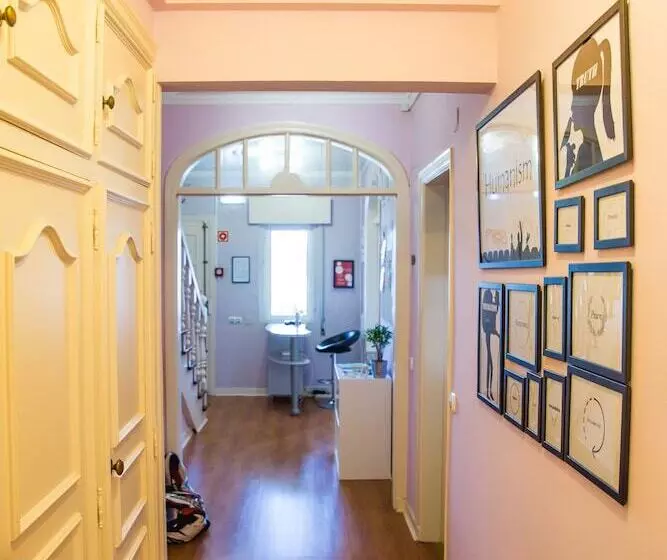 Help Yourself Hostels  Carcavelos Coast