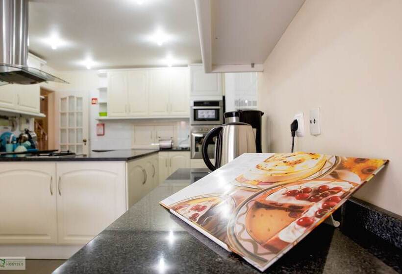 Help Yourself Hostels  Carcavelos Coast