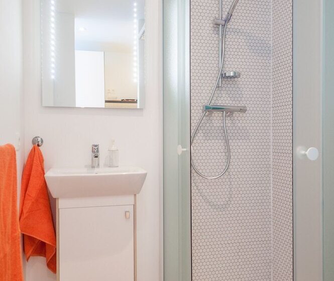 הוסטל Ooostel 2be Zaventem