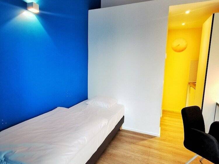 הוסטל Ooostel 2be Zaventem