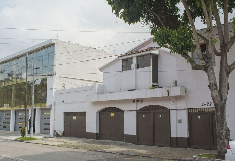 تختخواب و صبحانه Casa Nola