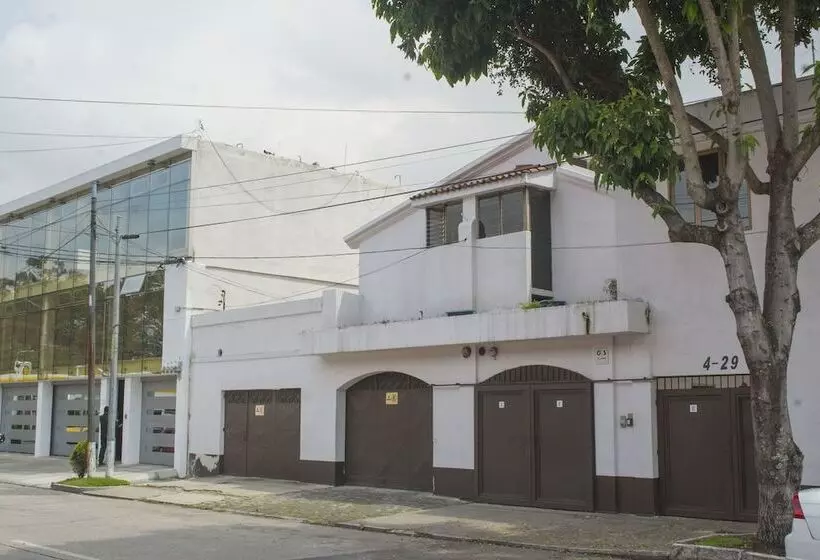 تختخواب و صبحانه Casa Nola