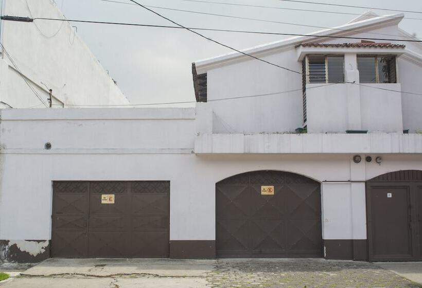 تختخواب و صبحانه Casa Nola