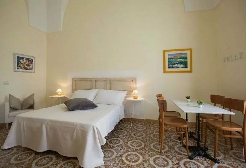 تختخواب و صبحانه Suite Nina 2