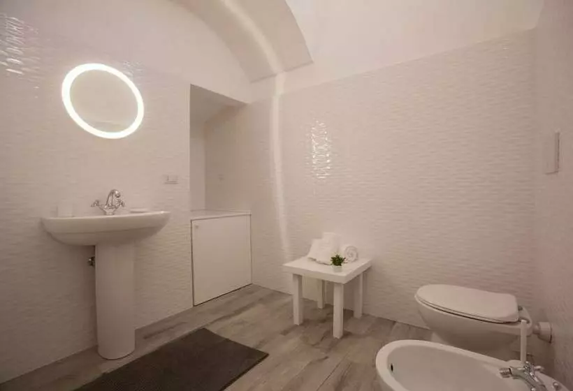 تختخواب و صبحانه Suite Nina 2