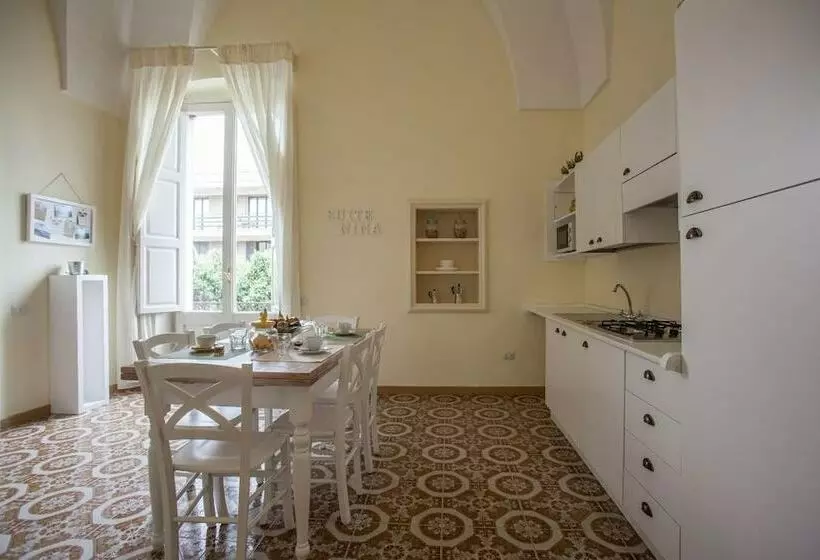 تختخواب و صبحانه Suite Nina 2