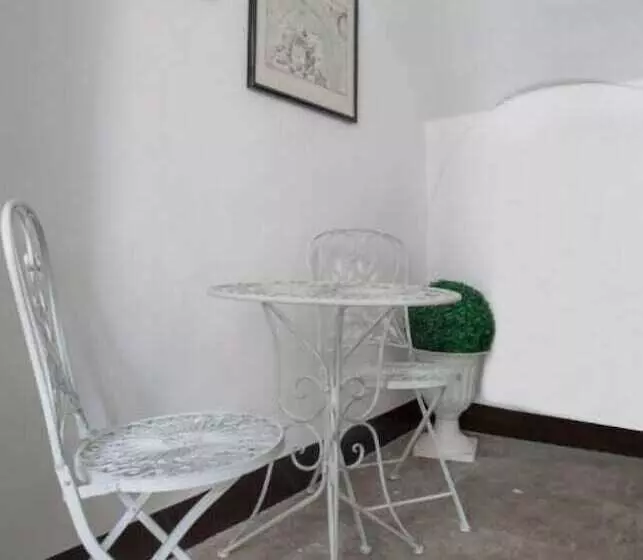 تختخواب و صبحانه Suite Nina 2