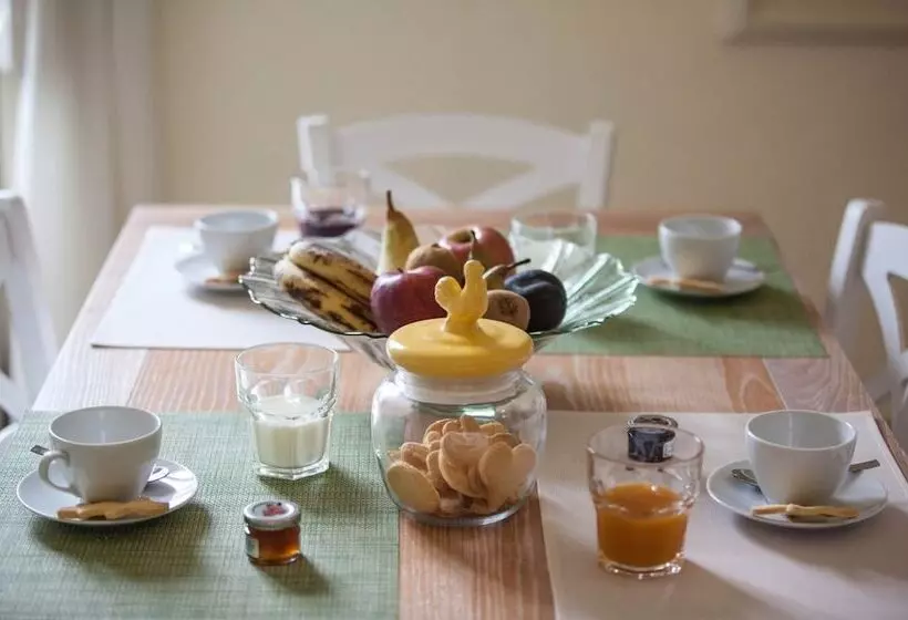 تختخواب و صبحانه Suite Nina 2