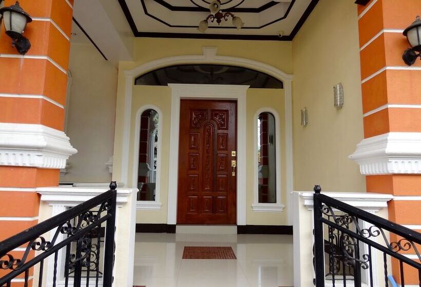 צימר The Executive Villa Inn & Suites