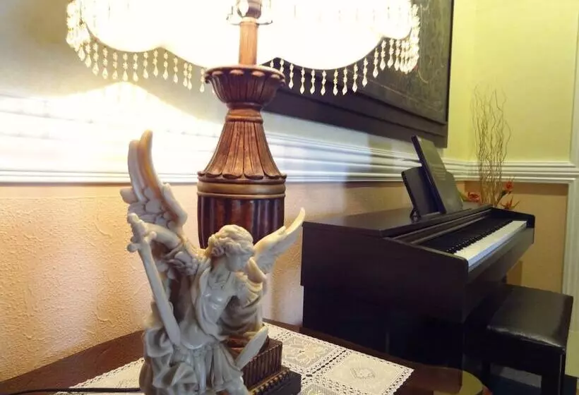 ベッドアンドブレックファースト The Executive Villa Inn & Suites