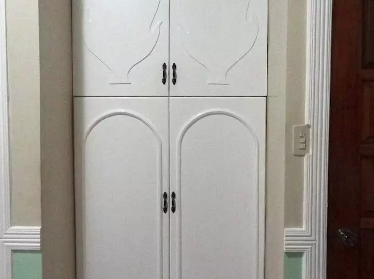 ベッドアンドブレックファースト The Executive Villa Inn & Suites