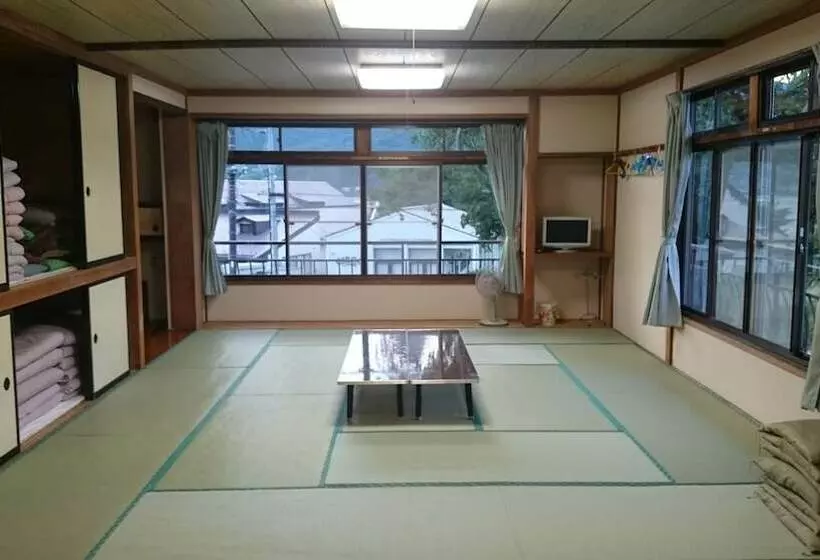 ペンション Yagisakien