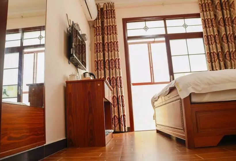 Celebrity  Apartment