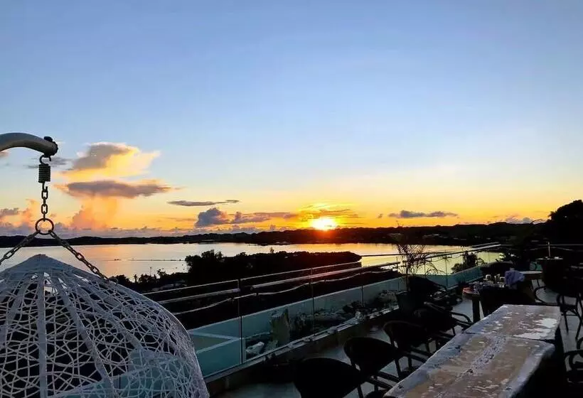 هتل Beluu Sea View Resort