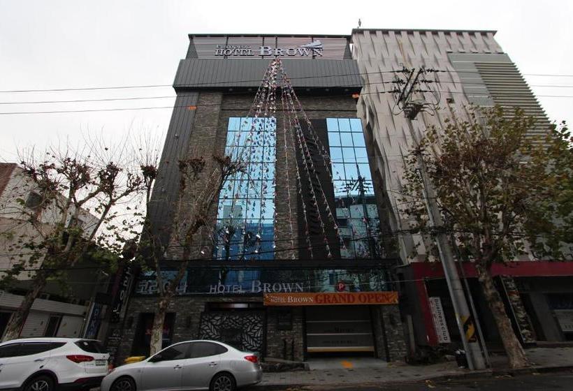 בית מלון כפרי Brown