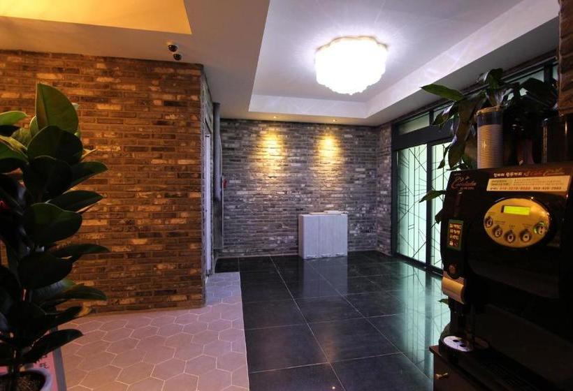 בית מלון כפרי Brown