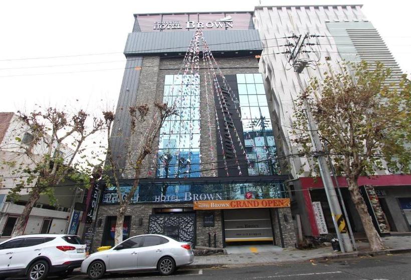 בית מלון כפרי Brown