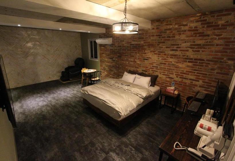 בית מלון כפרי Brown