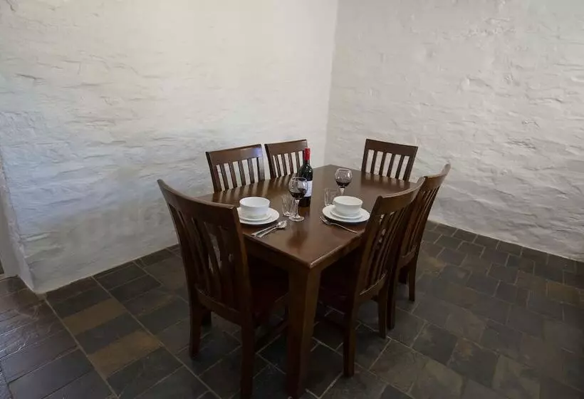 Paxton Square Cottages