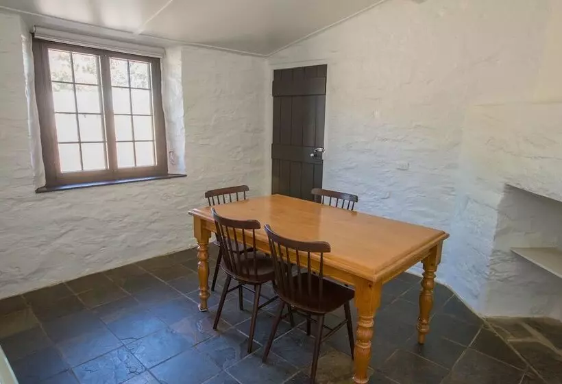 Paxton Square Cottages