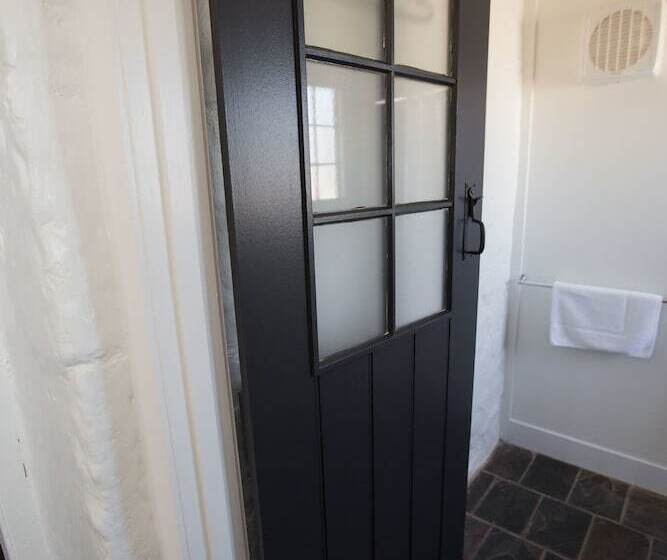 Paxton Square Cottages