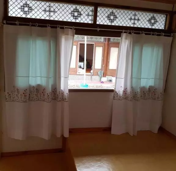 پانسیون The Hanok