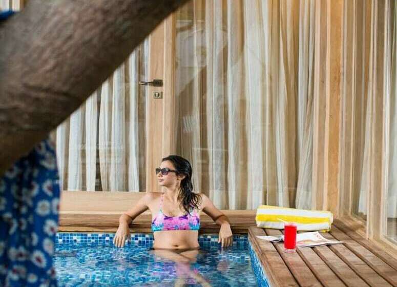 Hotelli Amritara Aura Resort & Spa