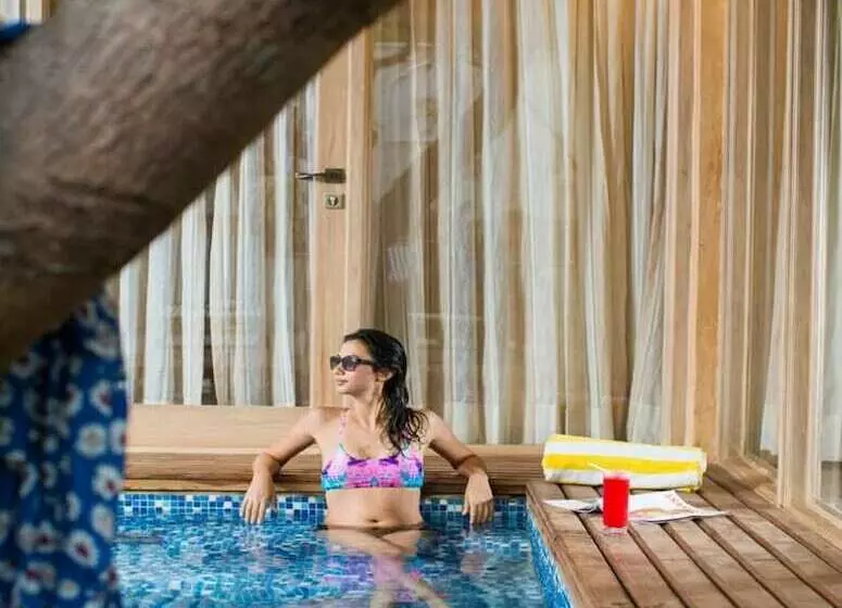 ホテル Amritara Aura Resort & Spa