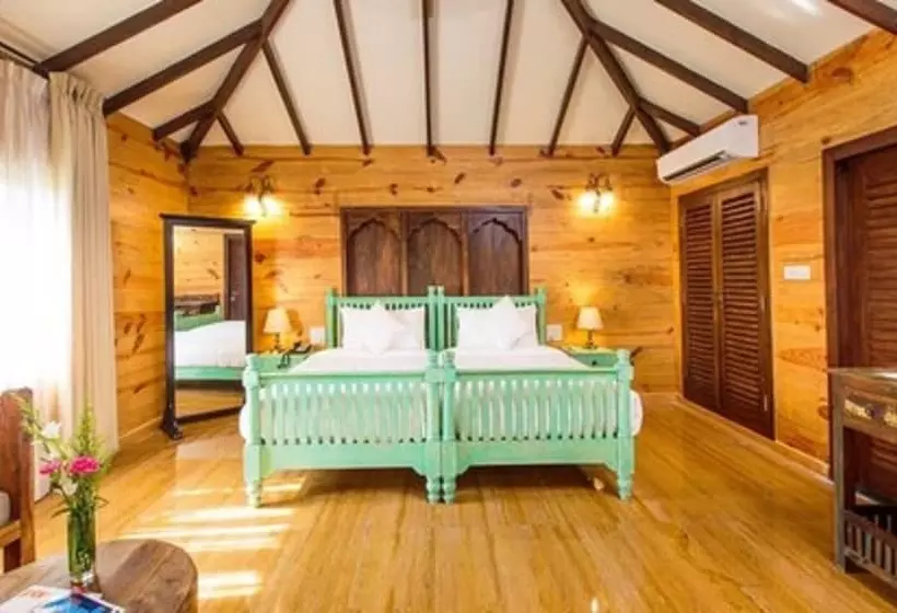 ホテル Amritara Aura Resort & Spa