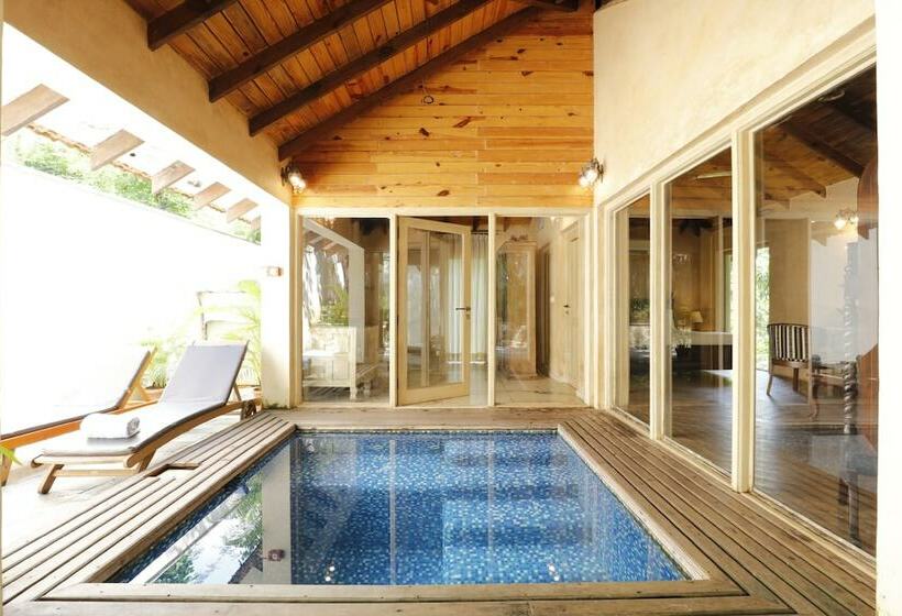 Hotelli Amritara Aura Resort & Spa