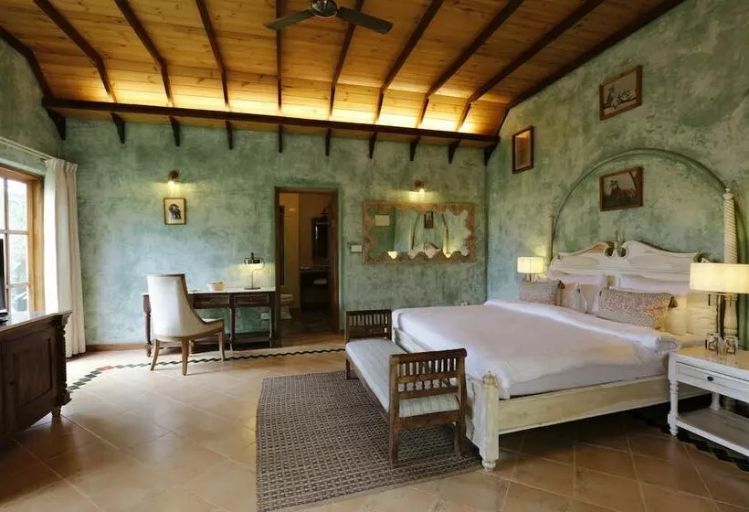 ホテル Amritara Aura Resort & Spa