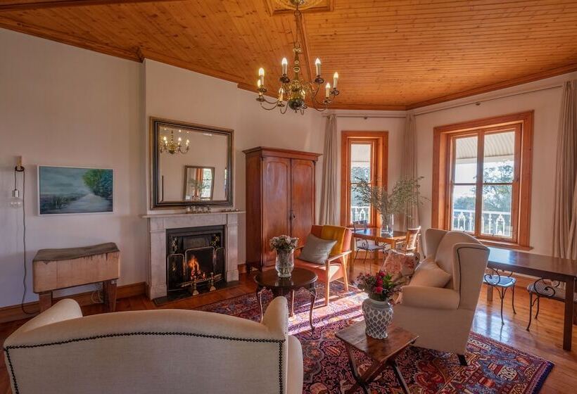 بنسيون Merindol Manor