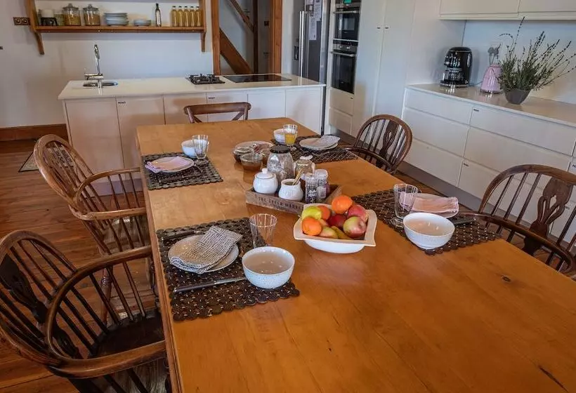 Majatalo Merindol Manor