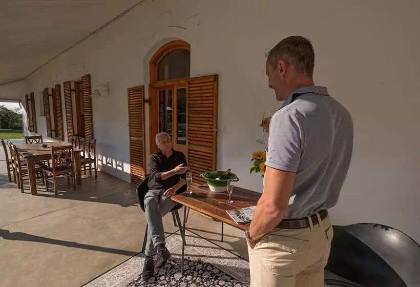 Majatalo Merindol Manor