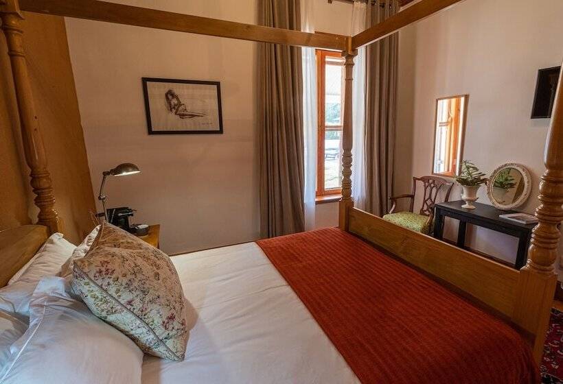 بنسيون Merindol Manor