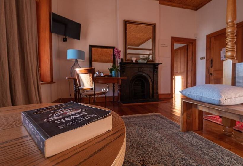 بنسيون Merindol Manor