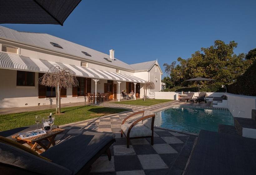 بنسيون Merindol Manor